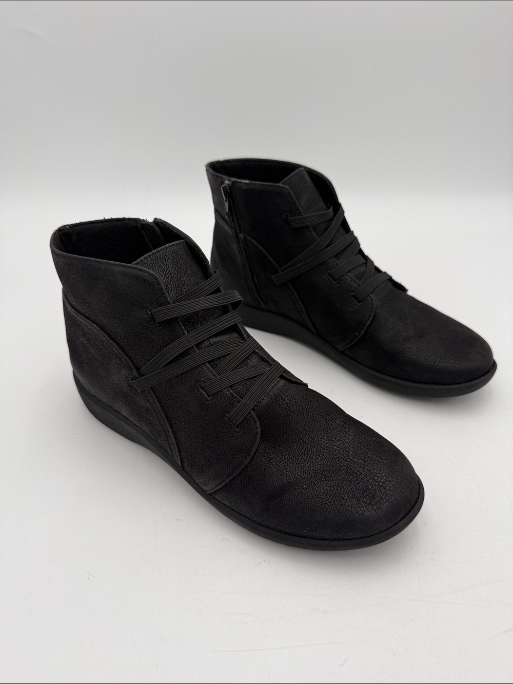 Clarks women Black Leather Chukka Boots 8W casual fall winter comfort lightweigh